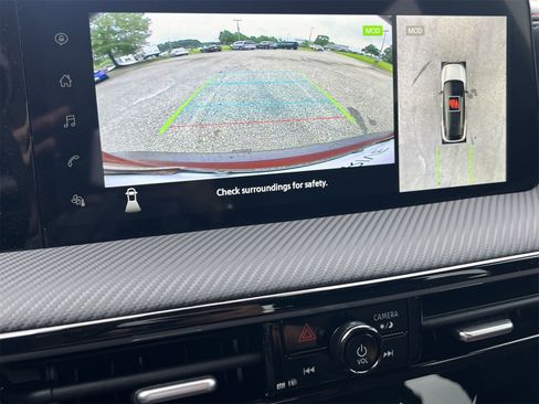 New 2025 Nissan Kicks SR image 3