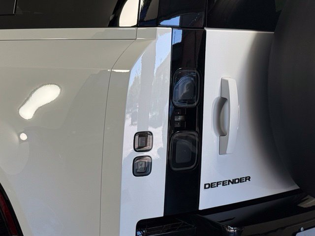 New 2026 Land Rover Defender 110 X-Dynamic SE AWD/4WD image 5