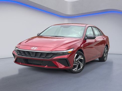 Certified 2025 Hyundai Elantra Sport FWD image 2