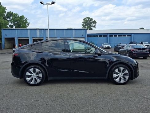 Used 2024 Tesla Model Y Long Range AWD/4WD image 7