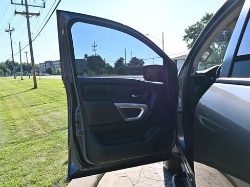 Used 2024 Nissan Titan SV AWD/4WD image 25