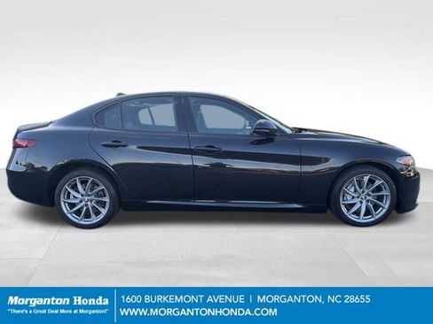 Used 2023 Alfa Romeo Giulia Sprint AWD/4WD image 9