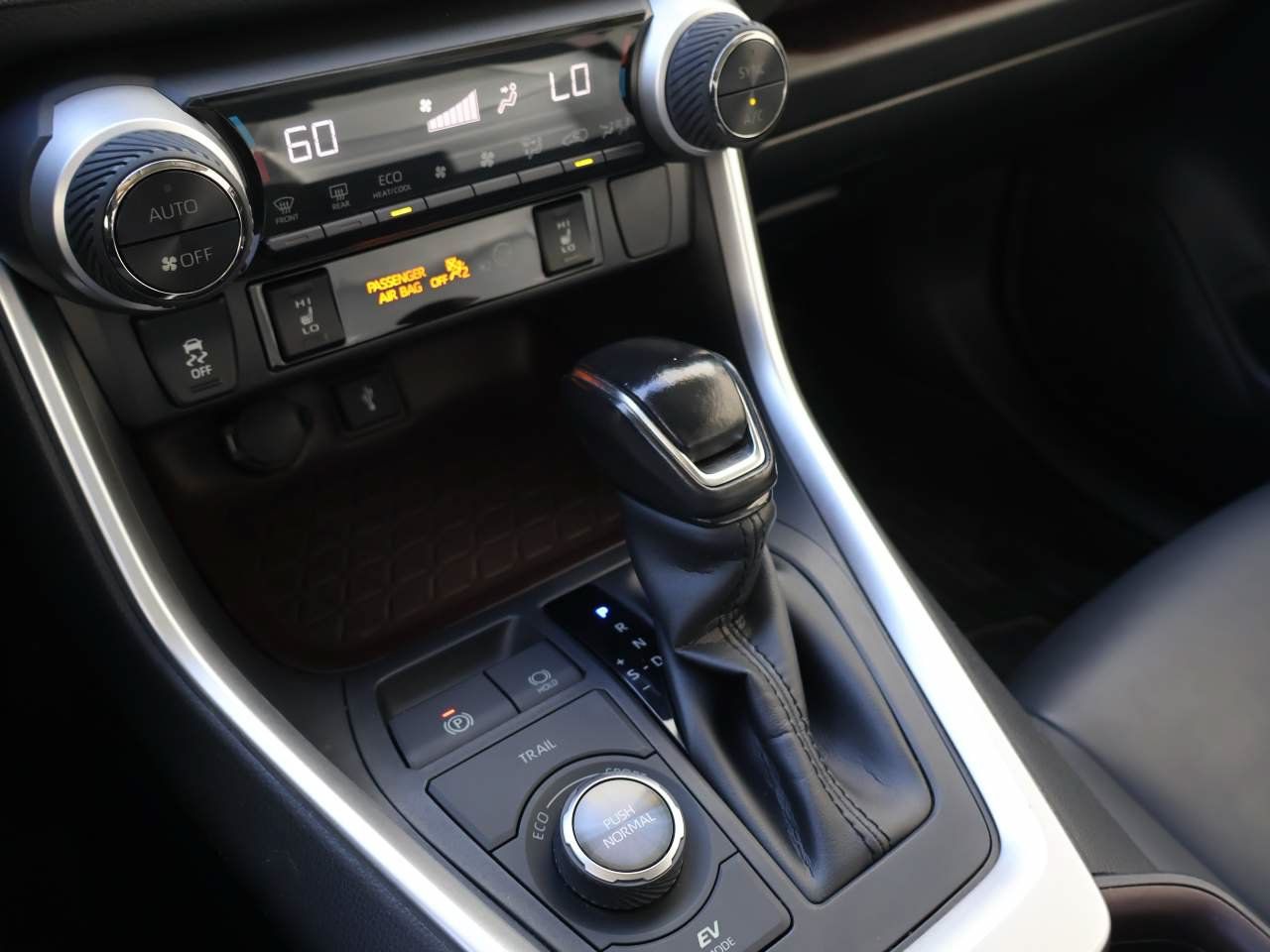 Used 2020 Toyota RAV4 Limited AWD/4WD image 17