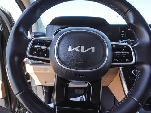 Used 2022 Kia Carnival LX FWD image 15