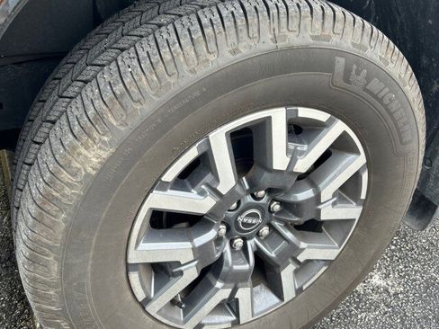 Used 2024 Nissan Frontier SL w/ Technology Package image 6