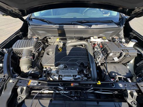 Used 2024 GMC Terrain SLT AWD/4WD image 35