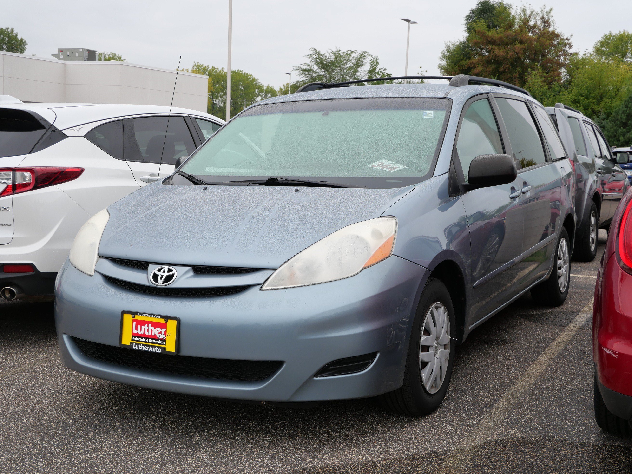 Used 2010 Toyota Sienna LE FWD image 3