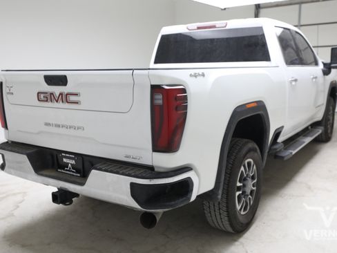 Used 2025 GMC Sierra 2500 SLT w/ SLT Convenience Package AWD/4WD image 4