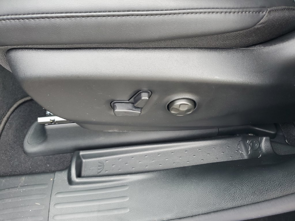 New 2027 Chrysler Pacifica Select FWD image 16