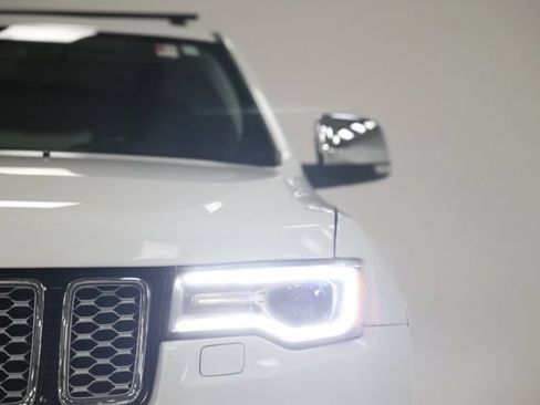 Used 2018 Jeep Grand Cherokee Summit AWD/4WD image 3