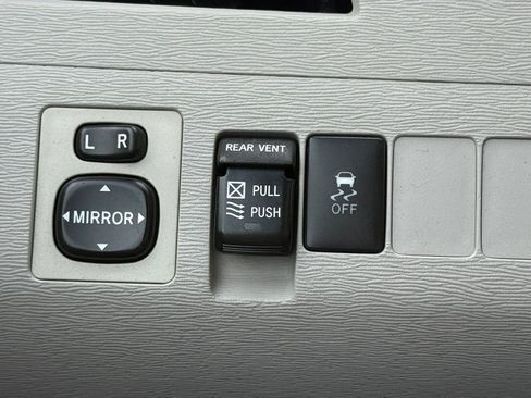 Used 2012 Toyota Sienna XLE image 38