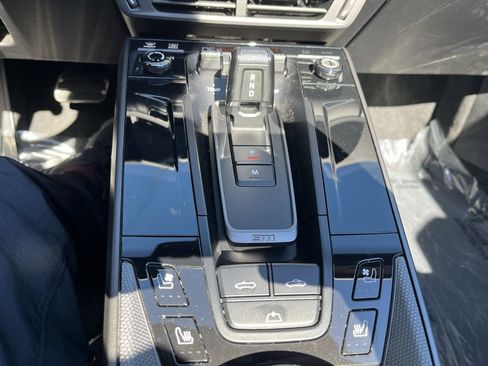 Used 2025 Porsche 911 Carrera w/ Premium Package image 33