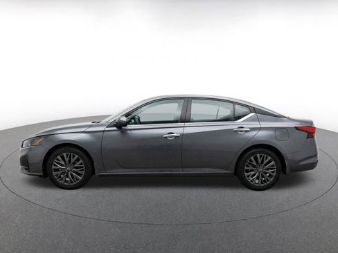 Used 2025 Nissan Altima 2.5 SV FWD image 4
