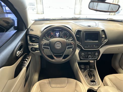 Used 2021 Jeep Cherokee Latitude Lux image 2