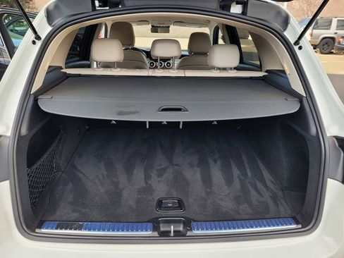 Used 2022 Mercedes-Benz GLC 300 w/ Multimedia Package Lite image 33