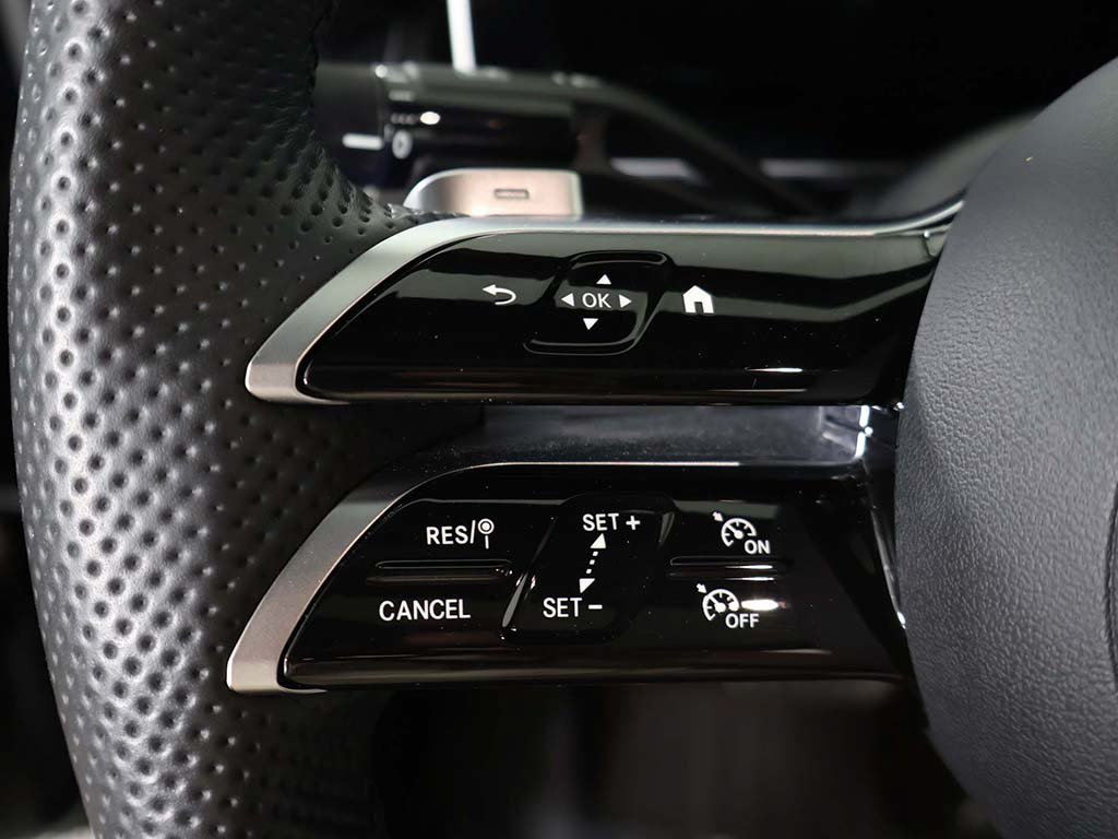 Used 2025 Mercedes-Benz GLC 300 4MATIC image 45