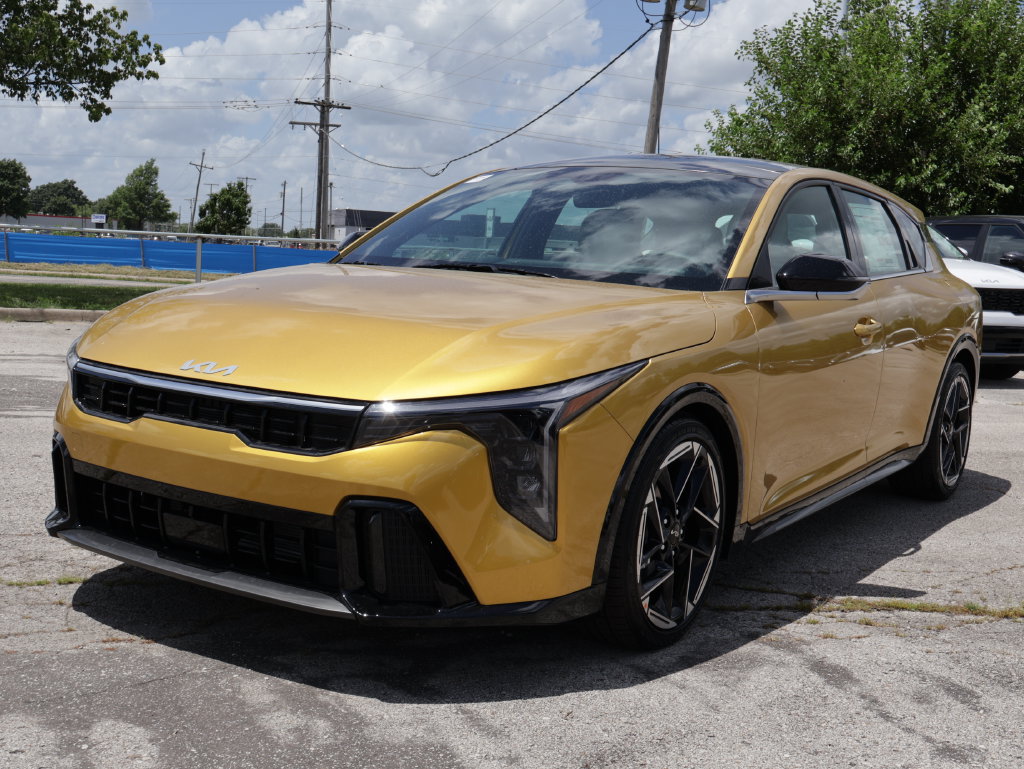 New 2026 Kia K4 GT-Line w/ GT-Line Premium Package FWD image 3