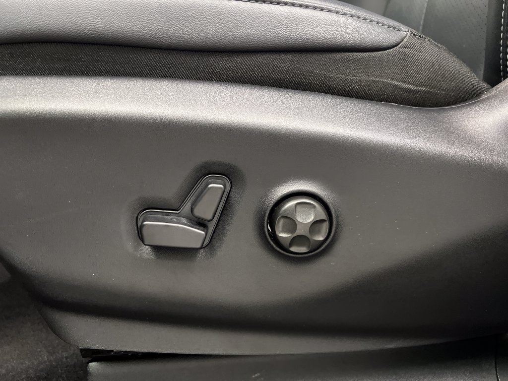 Used 2027 Chrysler Pacifica Select FWD image 13