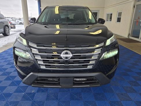 Used 2025 Nissan Rogue SV image 2