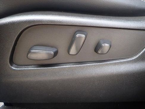 Used 2023 Cadillac XT4 Premium Luxury image 13