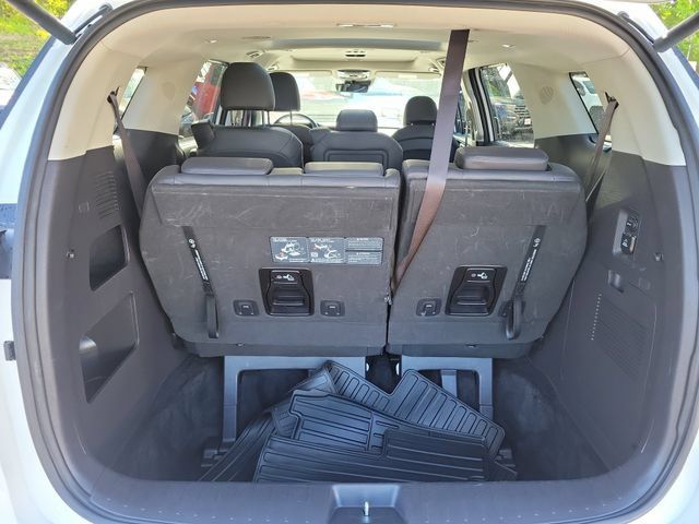 Used 2024 Kia Carnival FWD image 6
