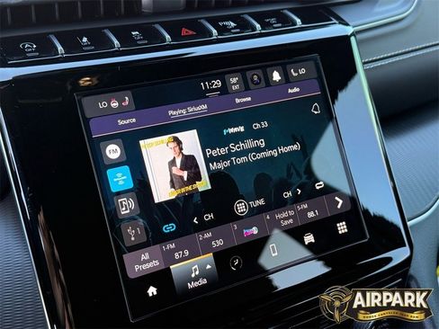 New 2025 Jeep Grand Cherokee Altitude image 13