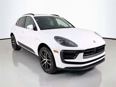 Used 2023 Porsche Macan AWD/4WD image 30