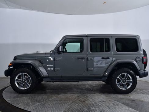 Used 2018 Jeep Wrangler Unlimited Sahara image 2