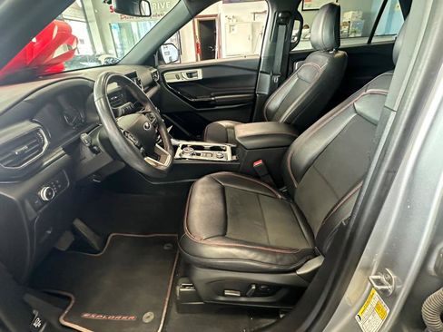 Used 2022 Ford Explorer ST-Line w/ Class IV Trailer Tow Package image 27