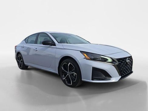 New 2025 Nissan Altima 2.5 SR image 8