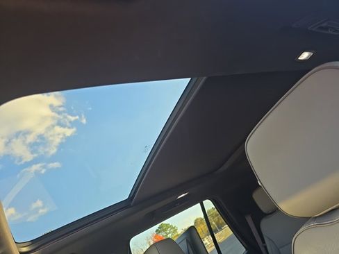 Used 2022 GMC Yukon SLT w/ SLT Premium Package image 30