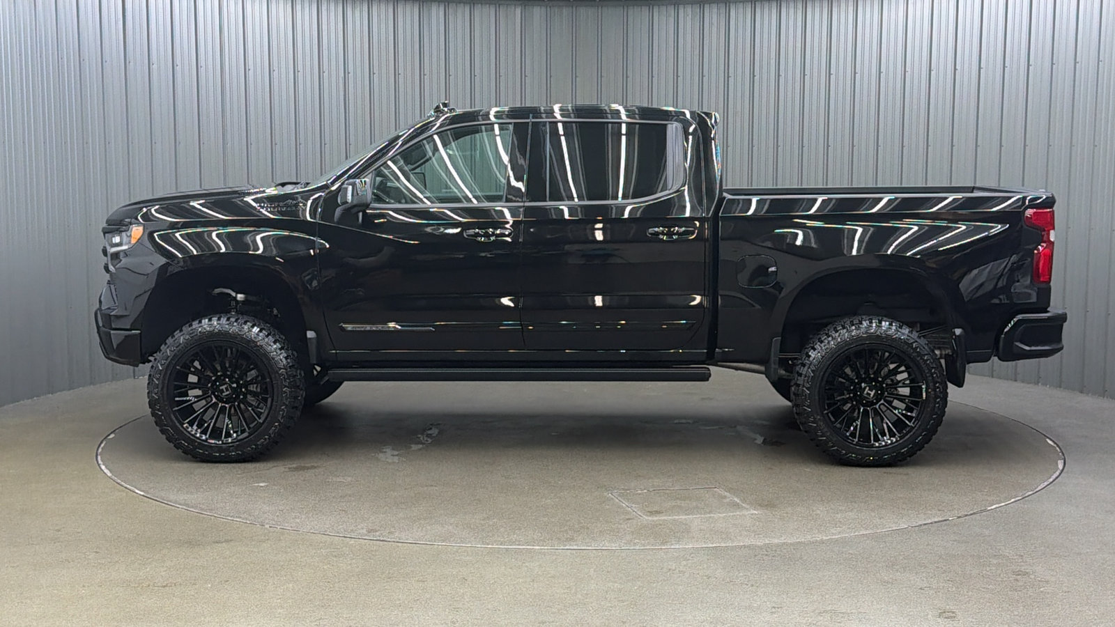 Used 2026 Chevrolet Silverado 1500 High Country w/ Midnight Edition AWD/4WD image 2