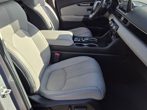 Used 2025 Honda Pilot Touring image 19