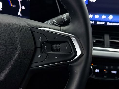 Used 2025 Chevrolet Trax LT w/ LT Convenience Package FWD image 31