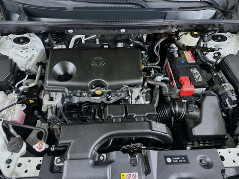Used 2021 Toyota RAV4 XLE w/ Convenience Package FWD image 32