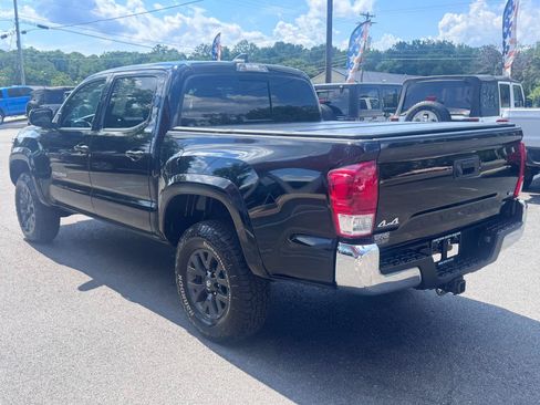 Used 2020 Toyota Tacoma SR5 AWD/4WD image 5