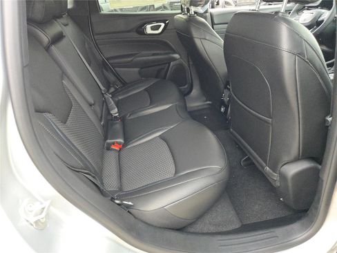 New 2026 Jeep Compass Latitude image 11