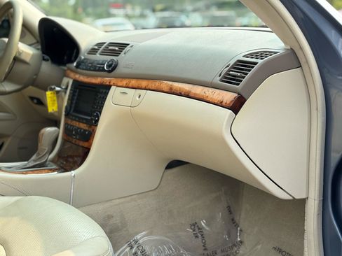 Used 2006 Mercedes-Benz E 350 4MATIC Sedan image 43