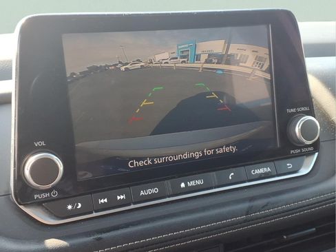 Used 2024 Nissan Rogue S FWD image 12