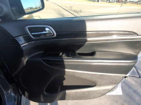 Used 2020 Jeep Grand Cherokee Limited X image 31