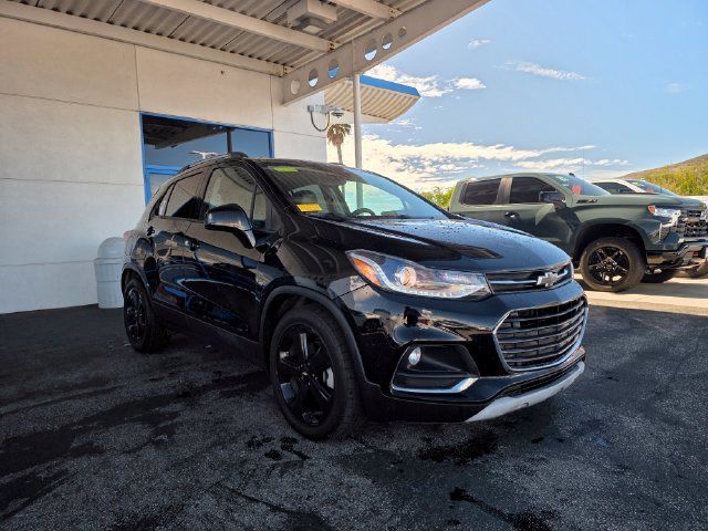 Used 2019 Chevrolet Trax Premier w/ Midnight Edition FWD image 3