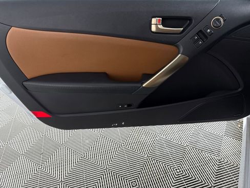 Used 2015 Hyundai Genesis 3.8 image 10