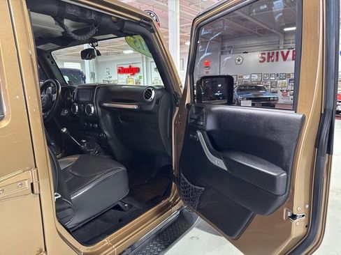 Used 2015 Jeep Wrangler Unlimited Sahara image 35