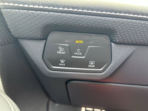 Used 2025 Volkswagen Atlas Cross Sport SEL R-Line image 20