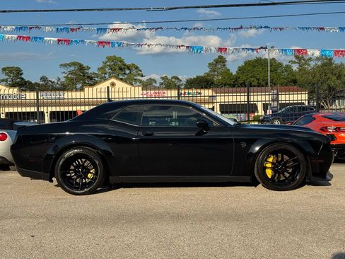 Used 2019 Dodge Challenger SRT Hellcat Redeye image 11