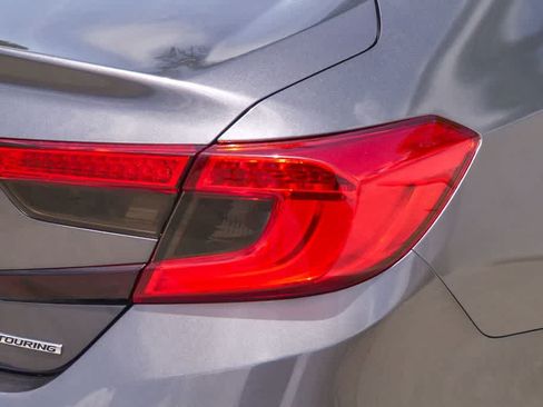 Used 2018 Honda Accord Touring image 10