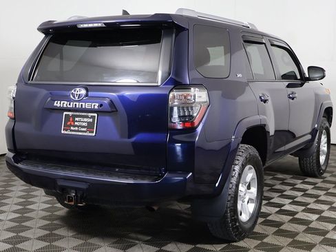 Used 2018 Toyota 4Runner SR5 AWD/4WD image 7
