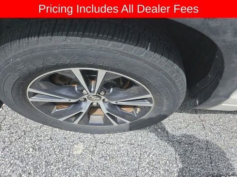 Used 2018 Toyota Highlander Plus AWD/4WD image 4