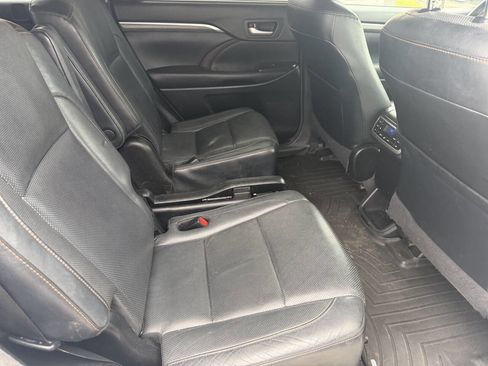 Used 2017 Toyota Highlander Limited Platinum FWD image 19