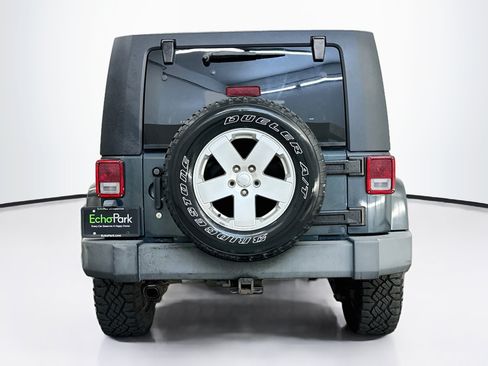 Used 2007 Jeep Wrangler Unlimited Sahara w/ Trailer Tow Group AWD/4WD image 7